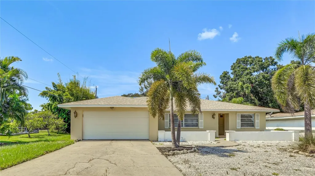 5008 Medalist Road Sarasota FL 34243