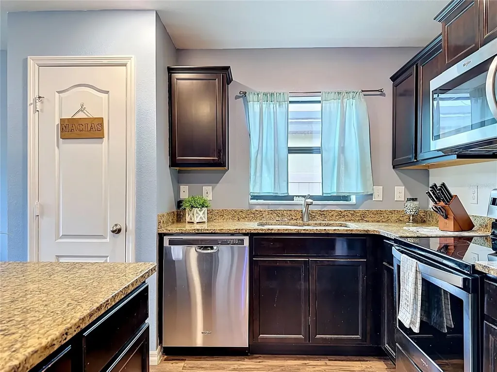 1717 Chatham Green Circle Ruskin FL 33570