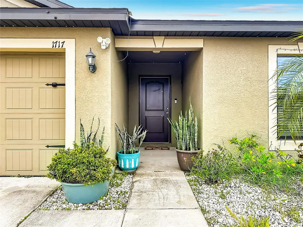 1717 Chatham Green Circle Ruskin FL 33570