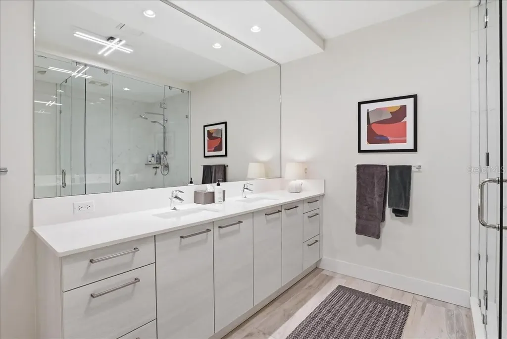 111 S Pineapple Avenue Sarasota FL 34236