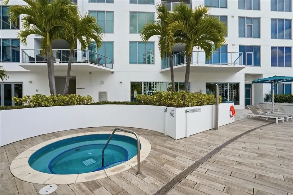 111 S Pineapple Avenue Sarasota FL 34236