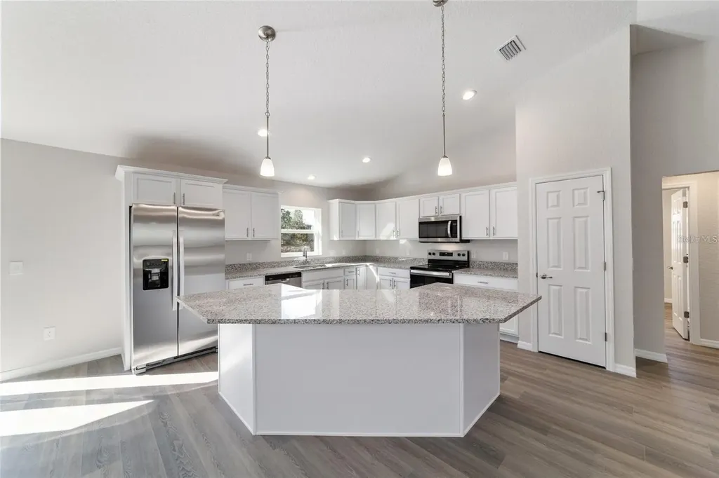 6411 SW 204 Avenue Dunnellon FL 34431