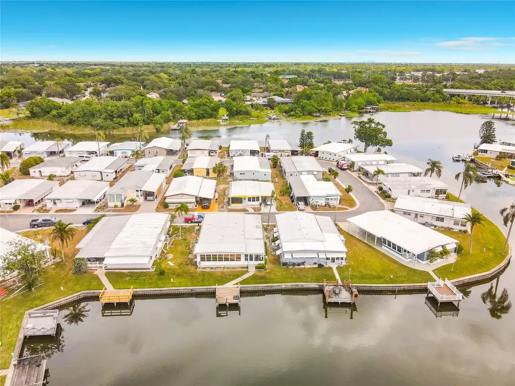 10193 N Lake Drive Largo FL 33773