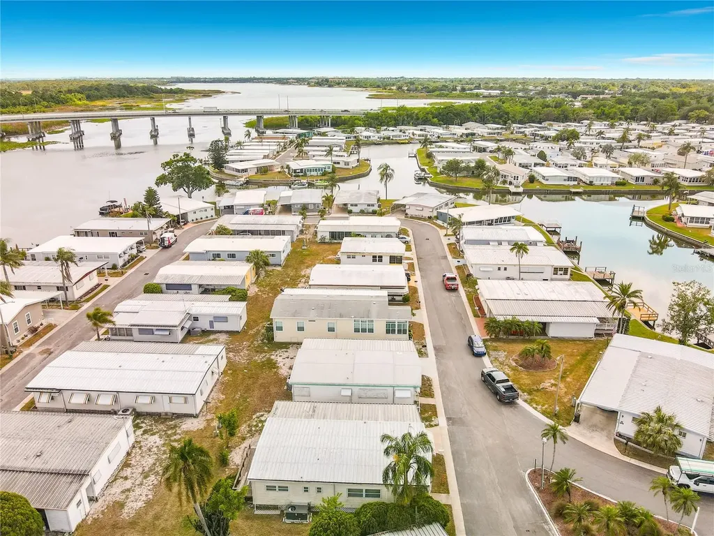 10193 N Lake Drive Largo FL 33773