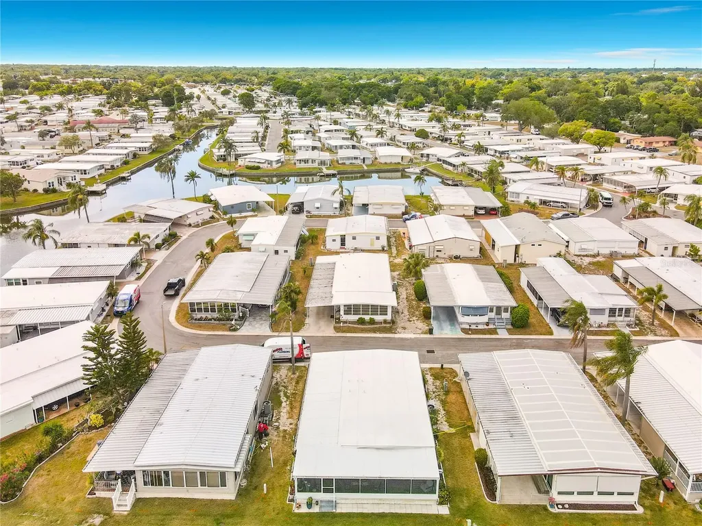 10193 N Lake Drive Largo FL 33773
