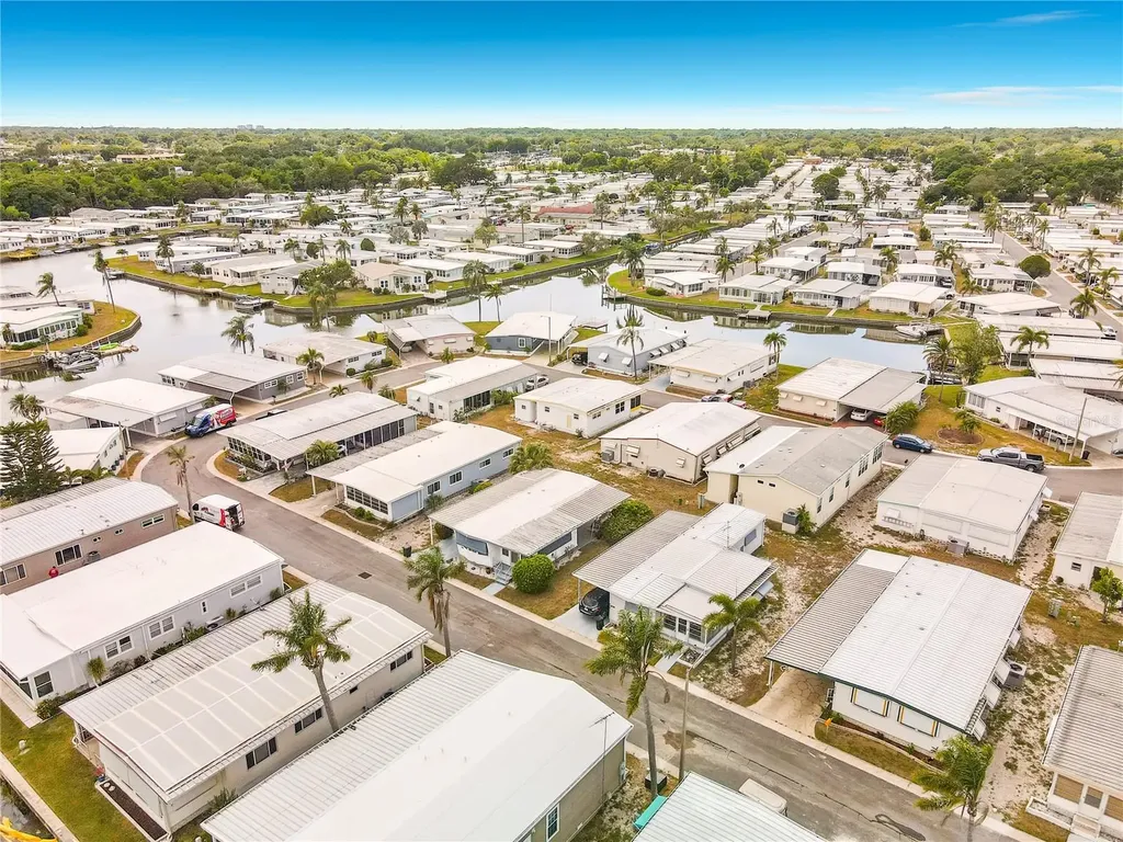 10193 N Lake Drive Largo FL 33773