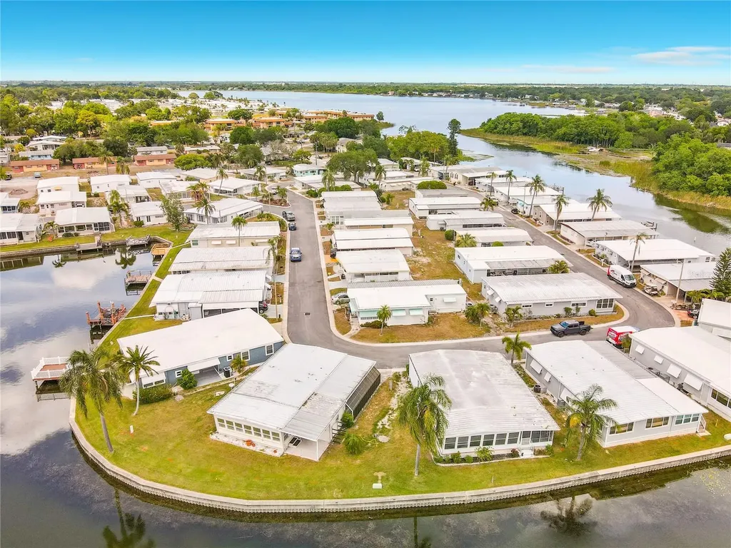 10193 N Lake Drive Largo FL 33773