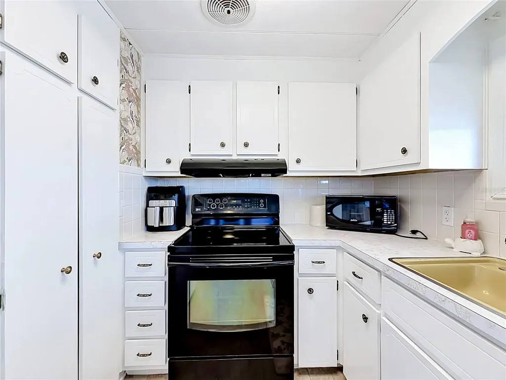 10193 N Lake Drive Largo FL 33773