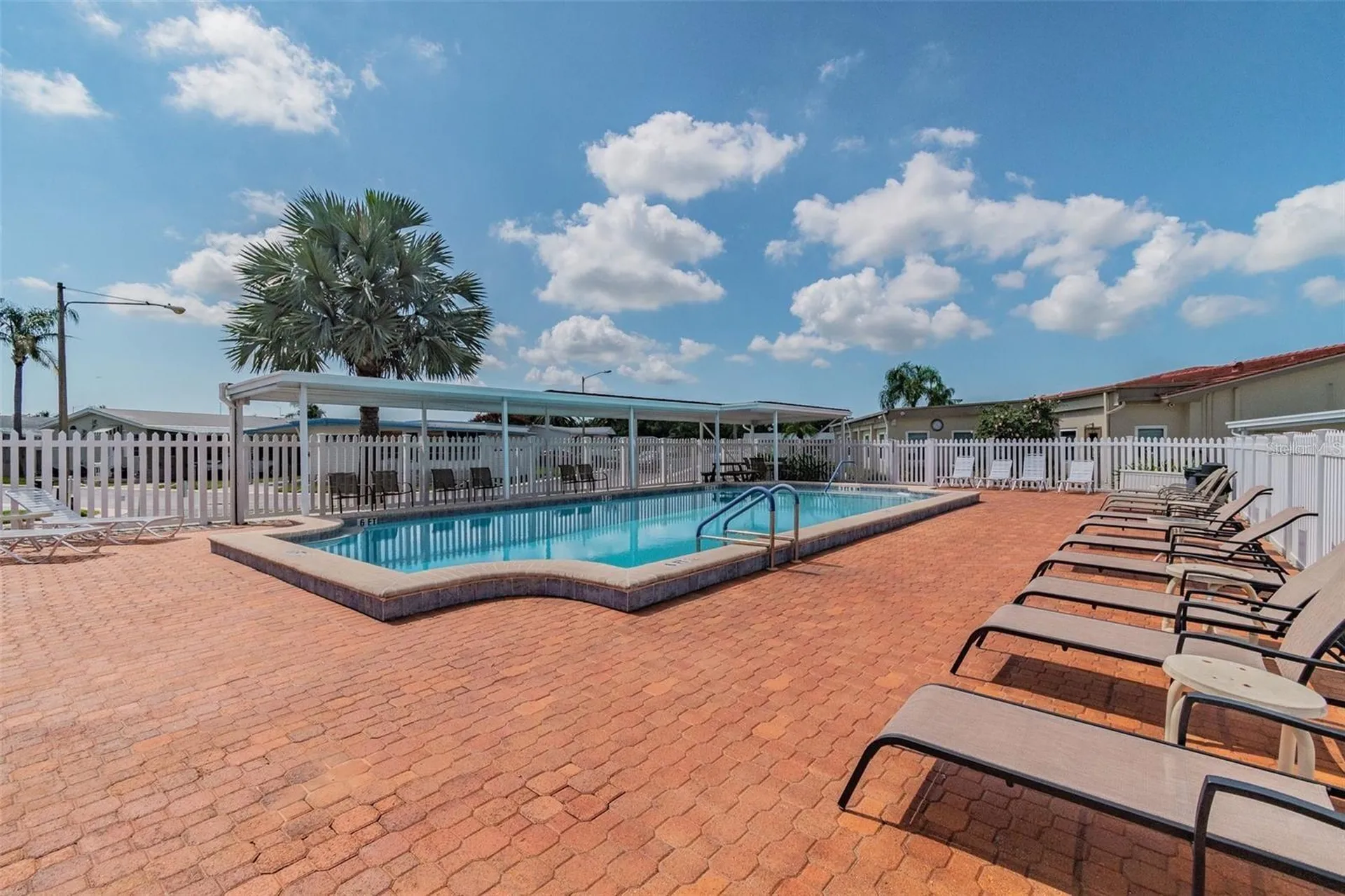 10193 N Lake Drive Largo FL 33773