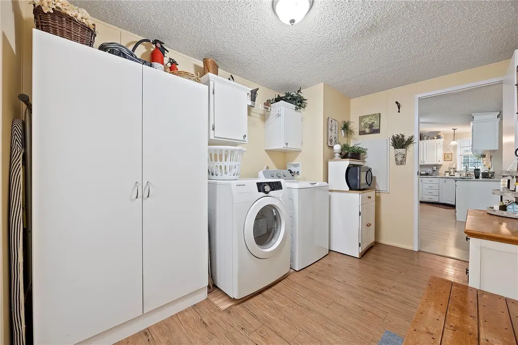 159 SW 70th Avenue Bell FL 32619