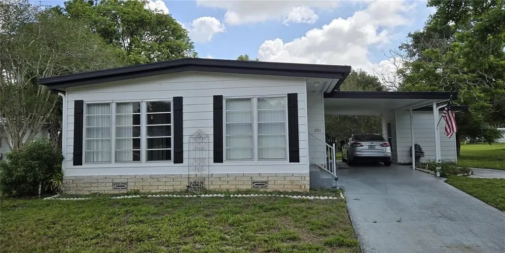 2011 Oak Grove Drive Zellwood FL 32798