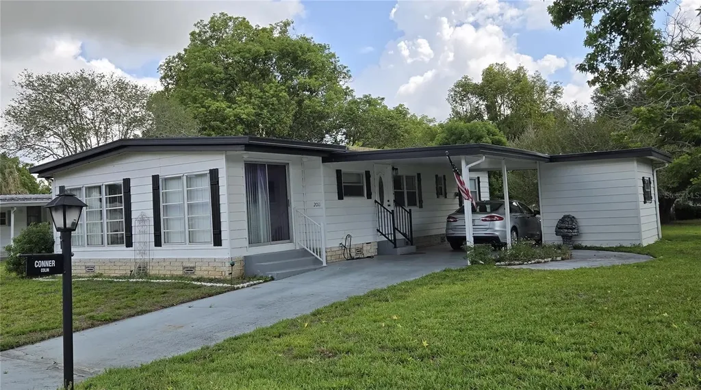 2011 Oak Grove Drive Zellwood FL 32798