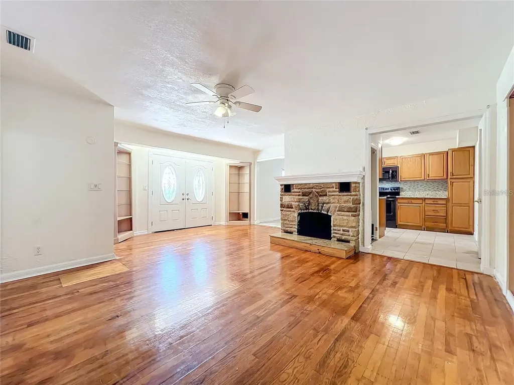25 E Chesley Avenue Eustis FL 32726
