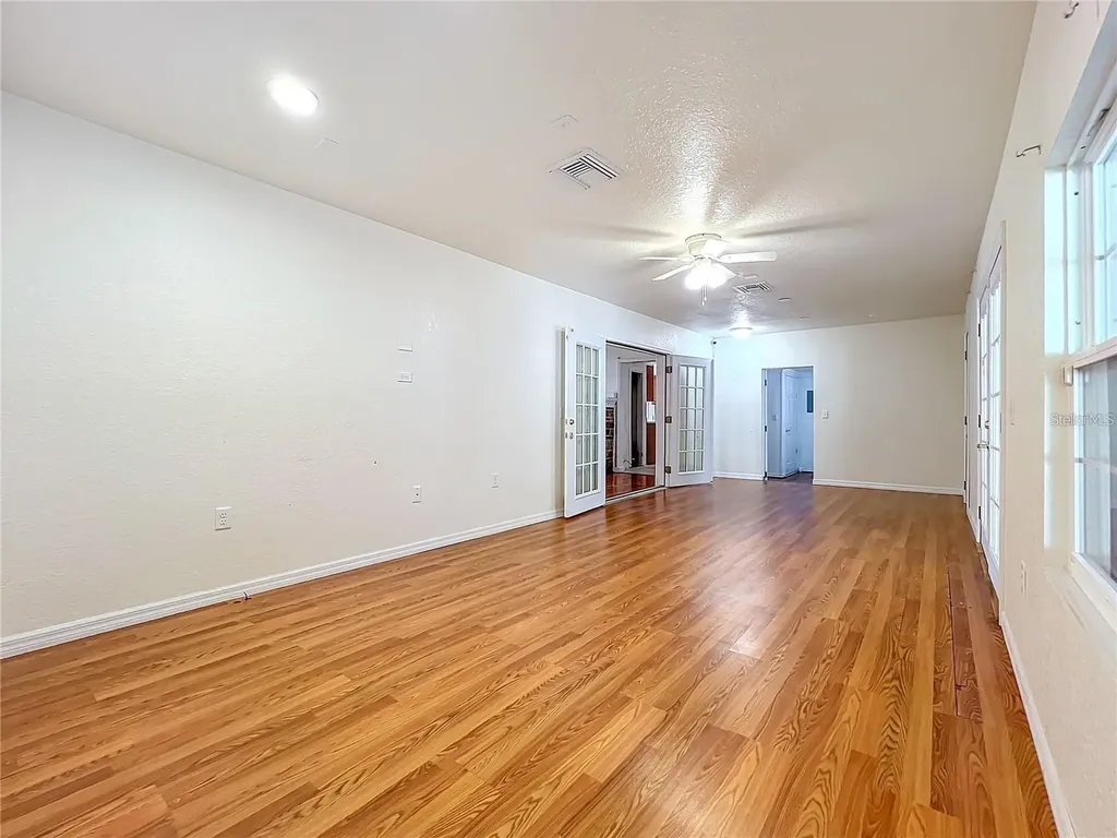 25 E Chesley Avenue Eustis FL 32726