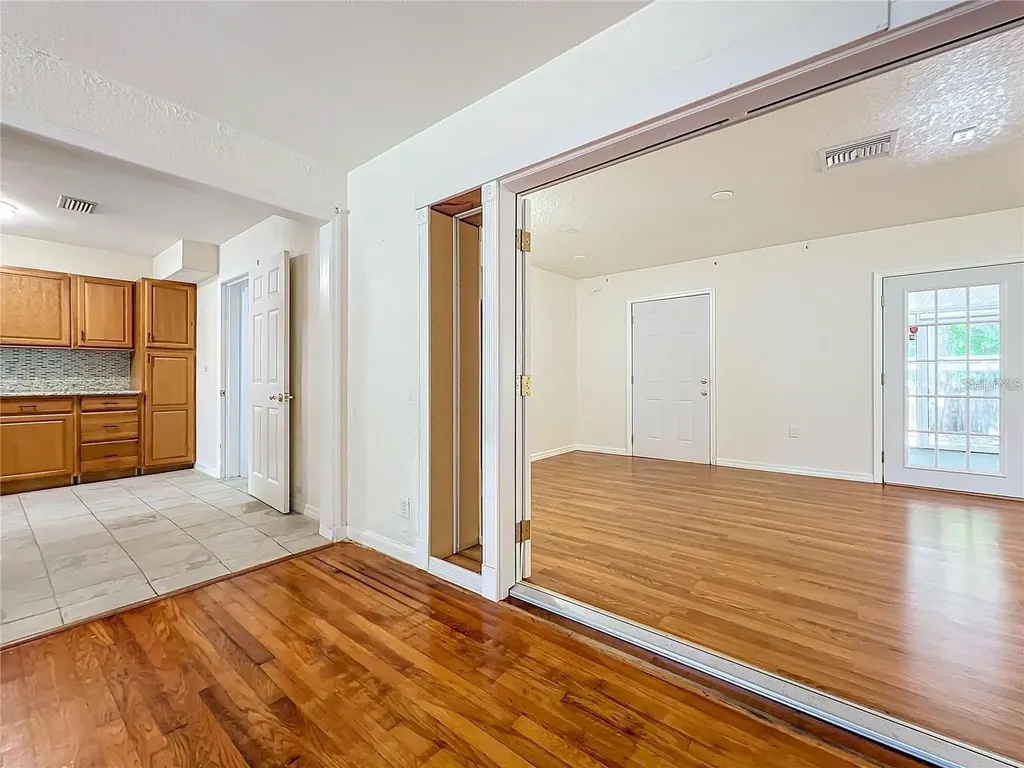 25 E Chesley Avenue Eustis FL 32726