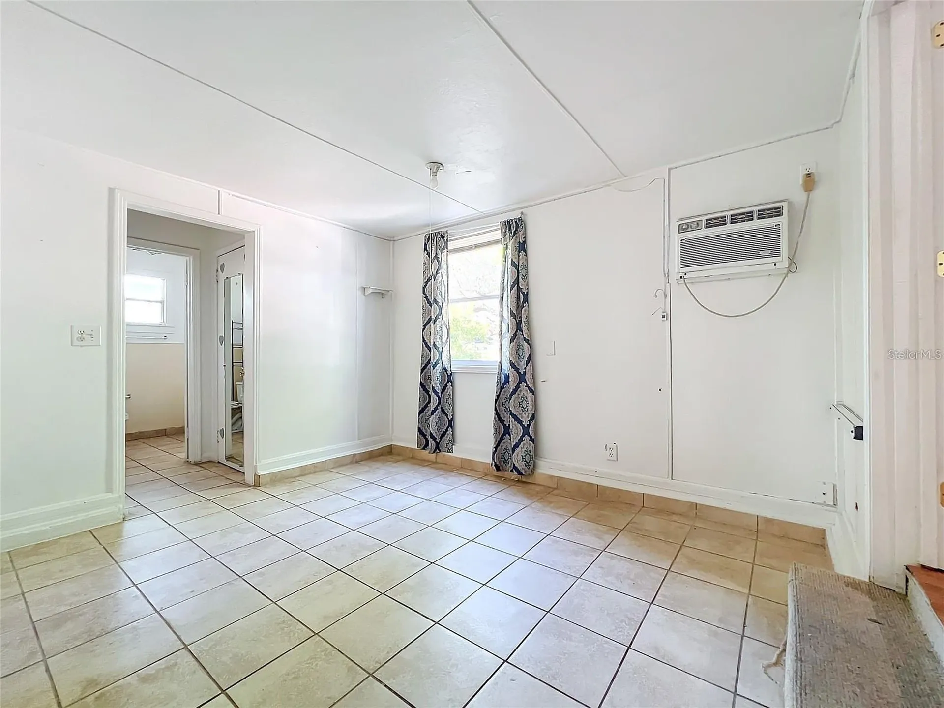 25 E Chesley Avenue Eustis FL 32726