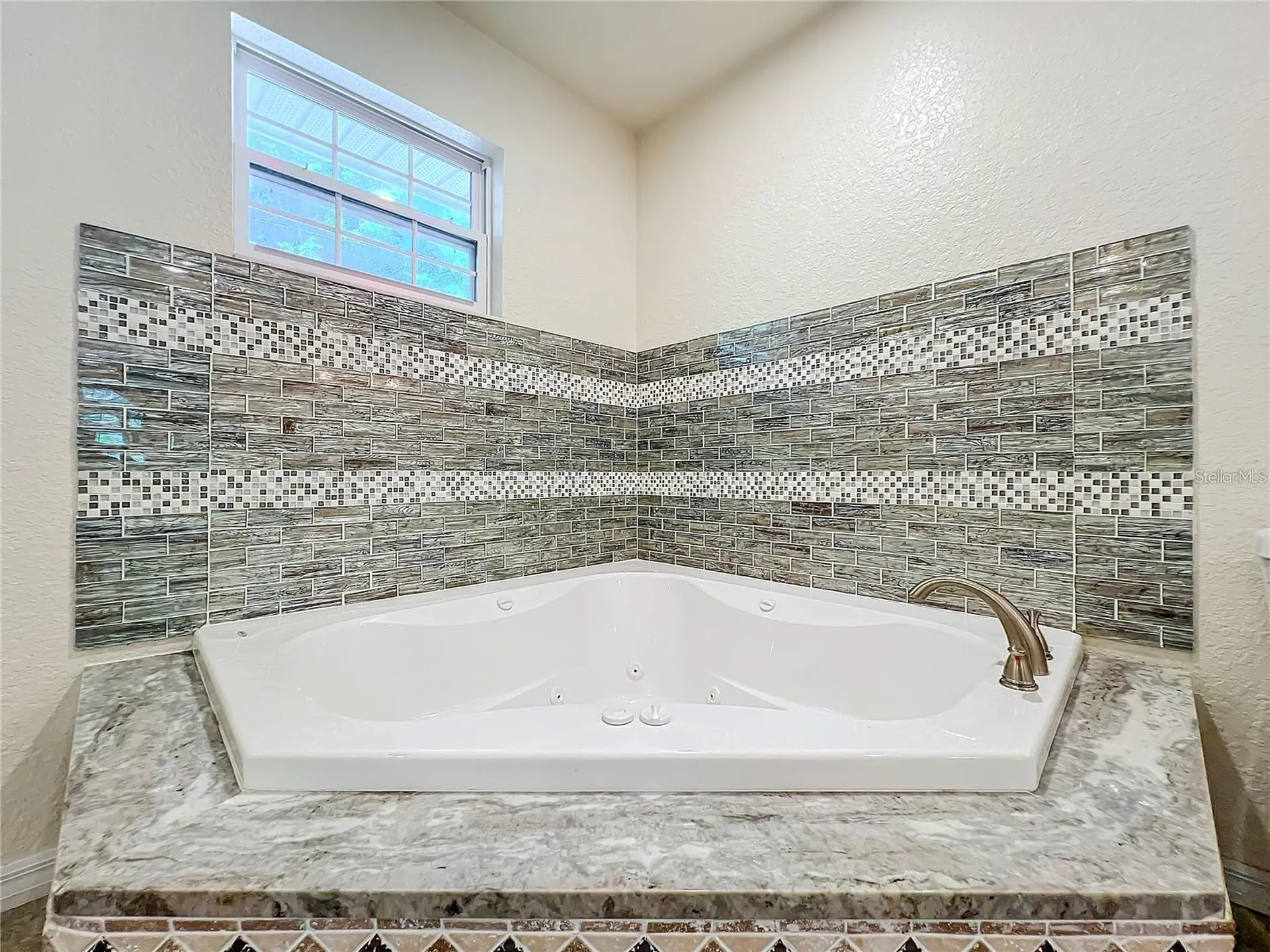 25 E Chesley Avenue Eustis FL 32726