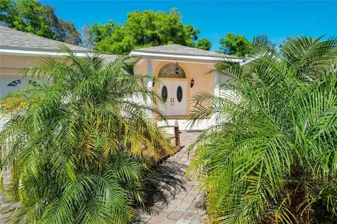 25 E Chesley Avenue Eustis FL 32726