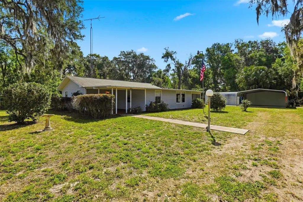 1289 Cr 436 Lake Panasoffkee FL 33538
