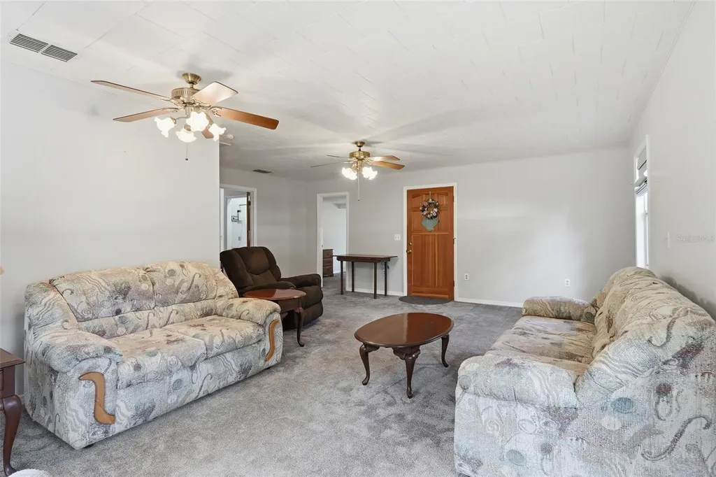 1289 Cr 436 Lake Panasoffkee FL 33538
