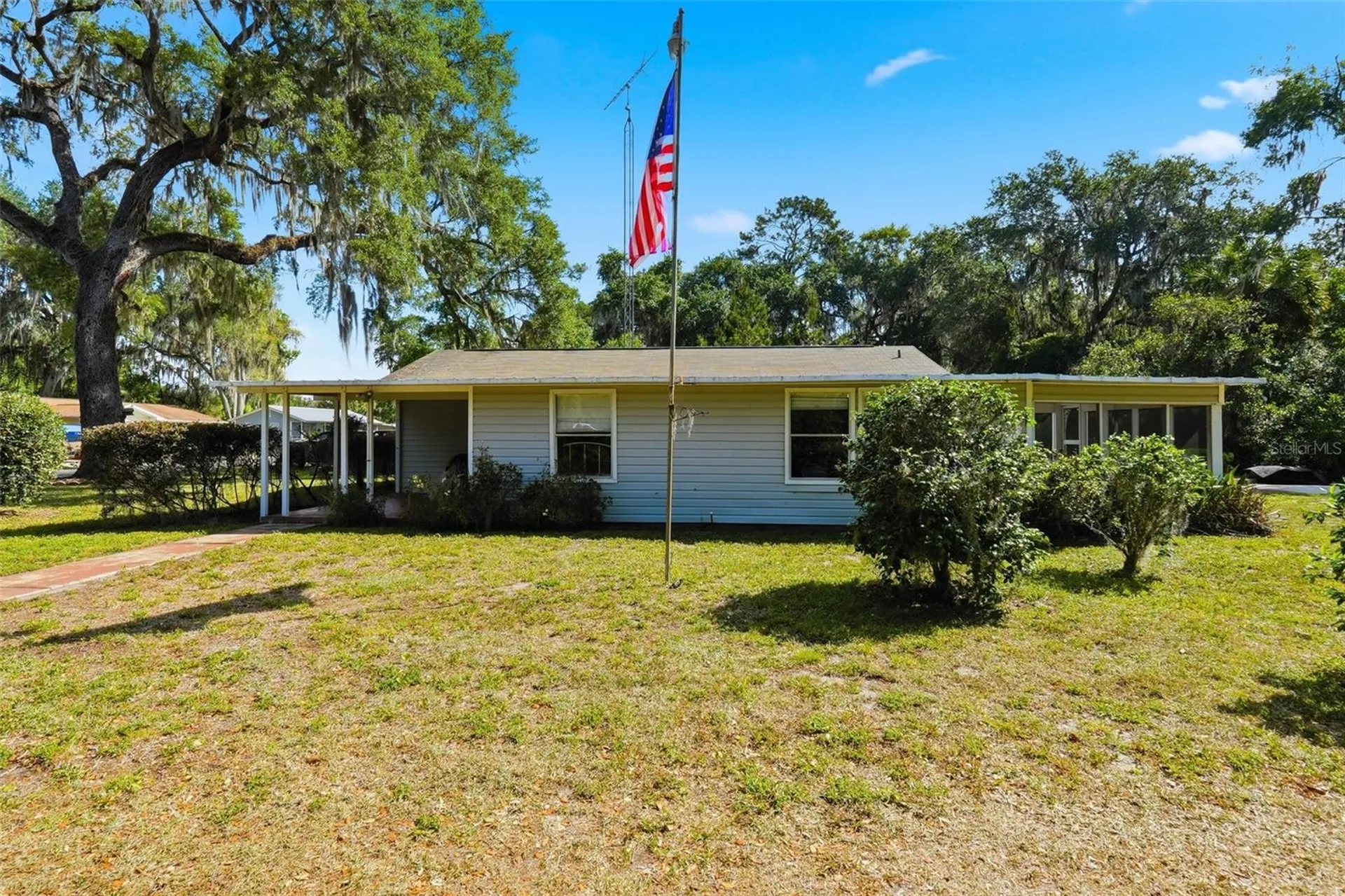 1289 Cr 436 Lake Panasoffkee FL 33538