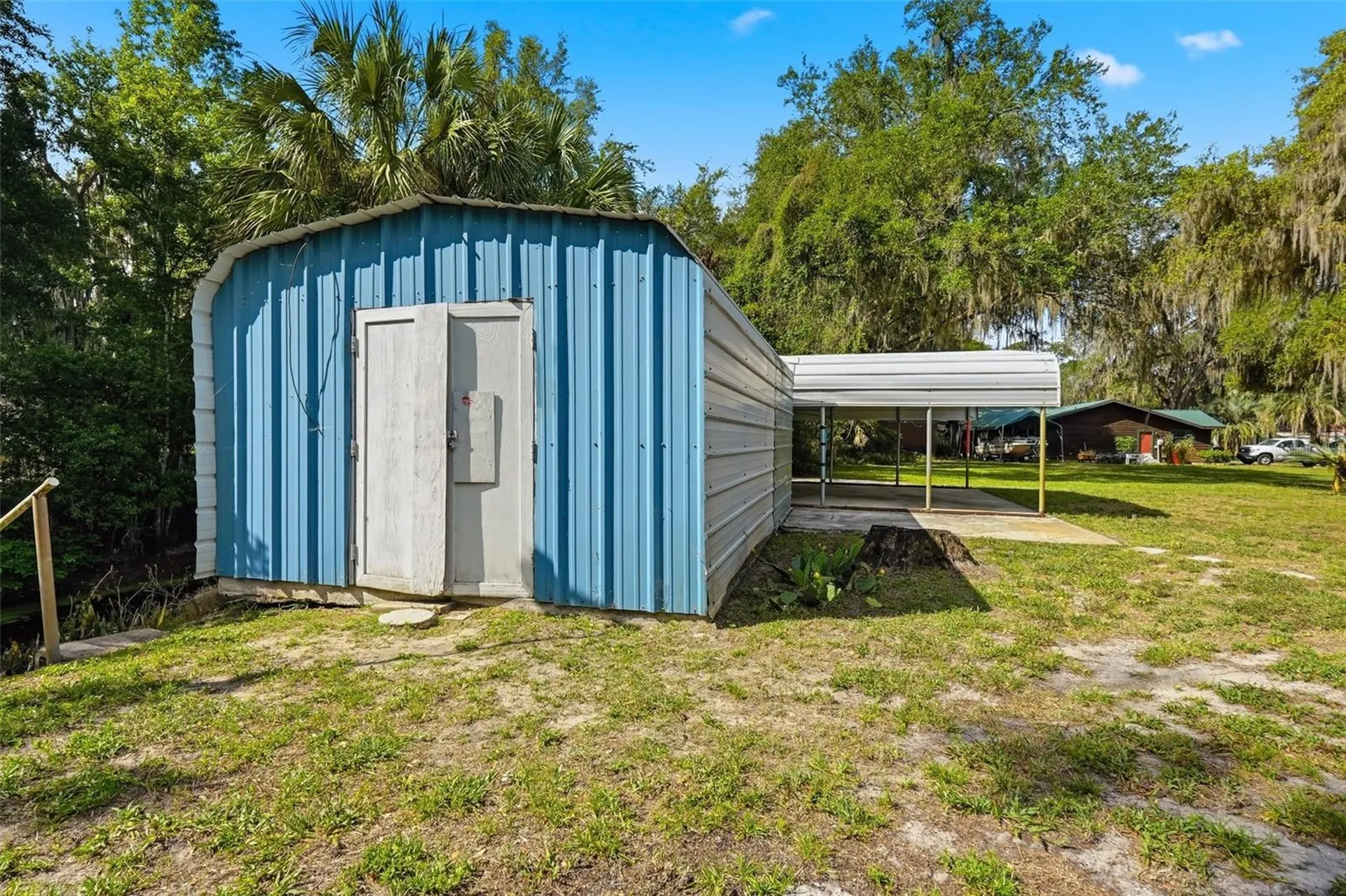 1289 Cr 436 Lake Panasoffkee FL 33538
