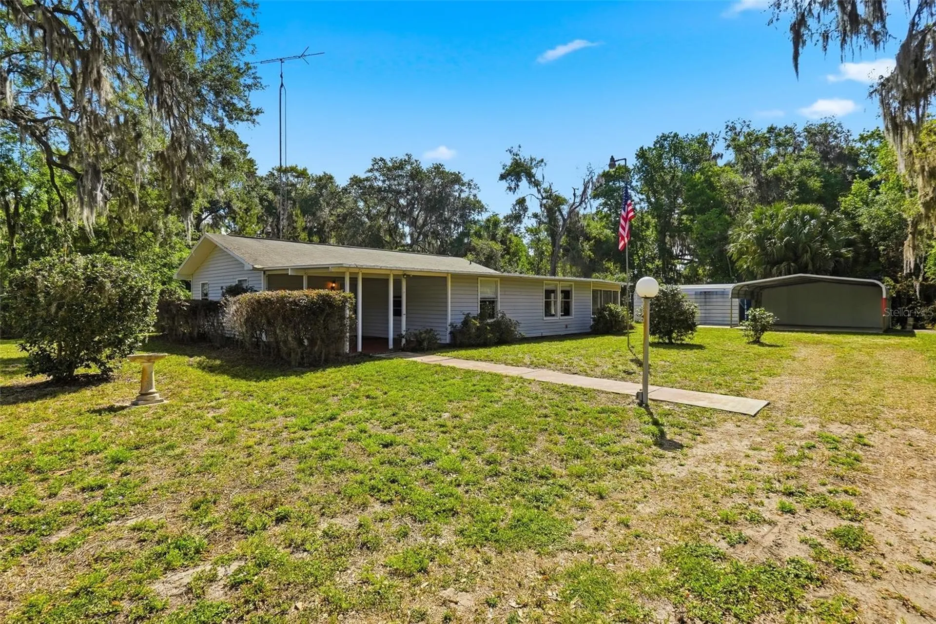 1289 Cr 436 Lake Panasoffkee FL 33538