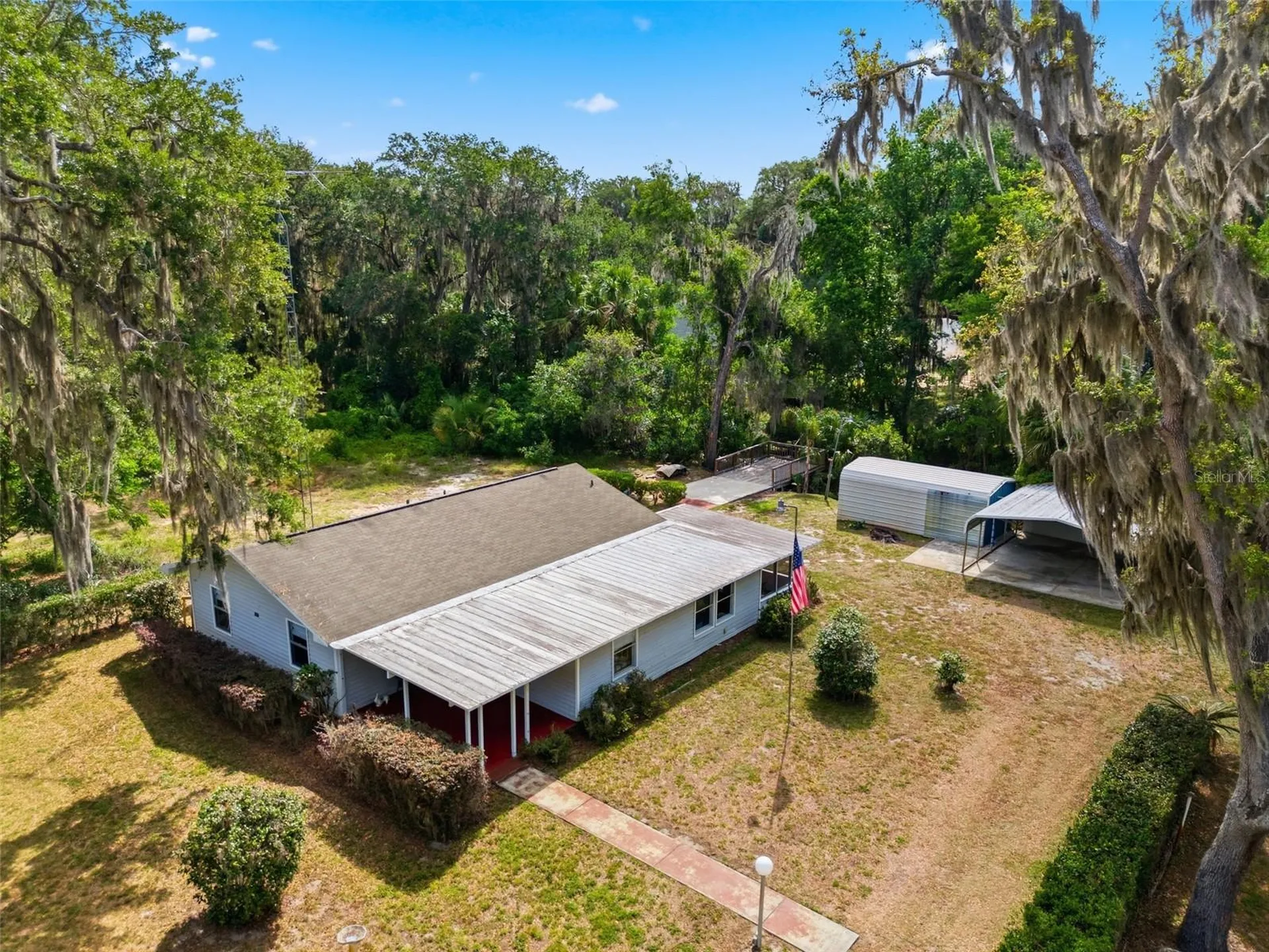 1289 Cr 436 Lake Panasoffkee FL 33538