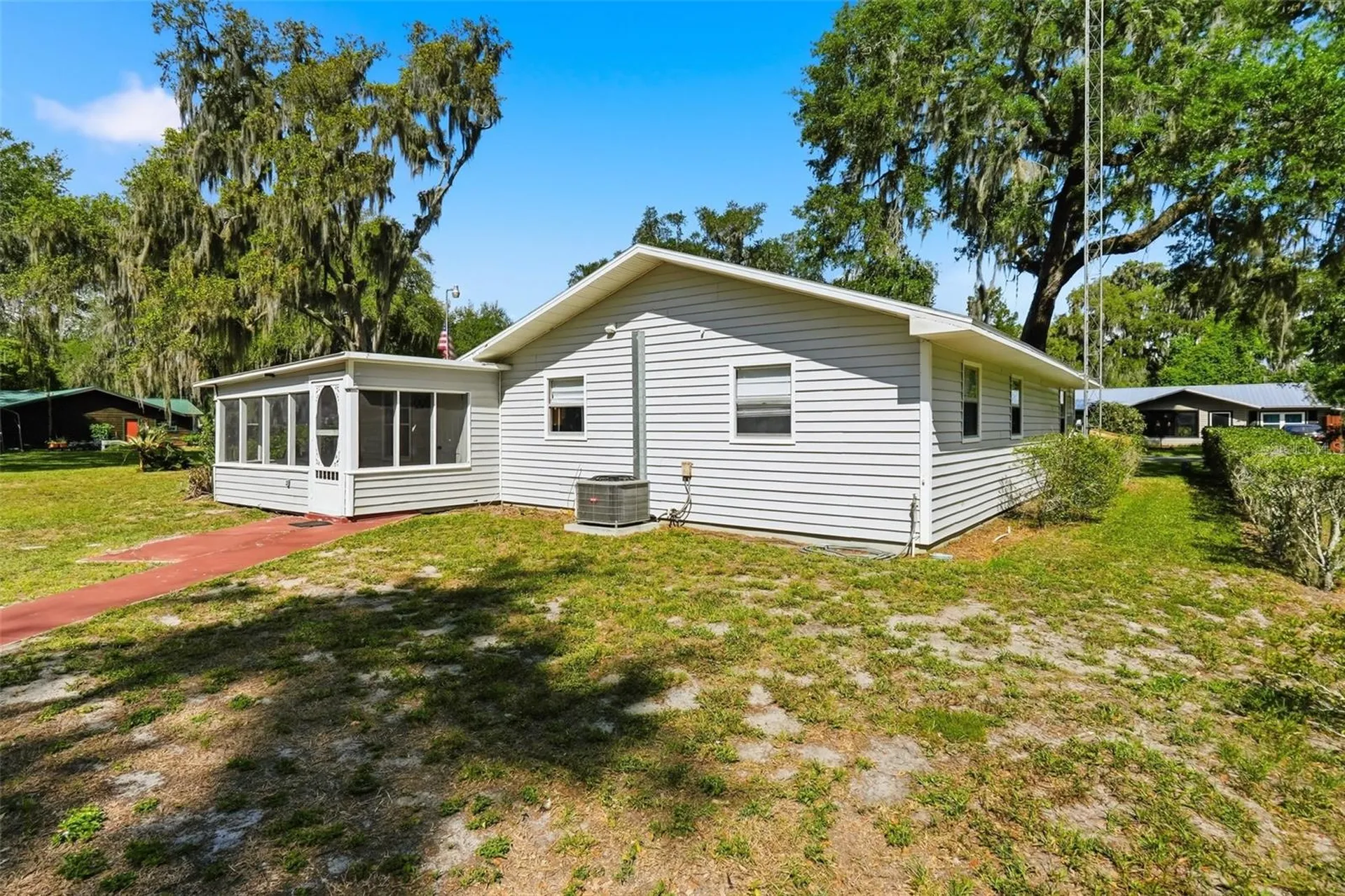 1289 Cr 436 Lake Panasoffkee FL 33538