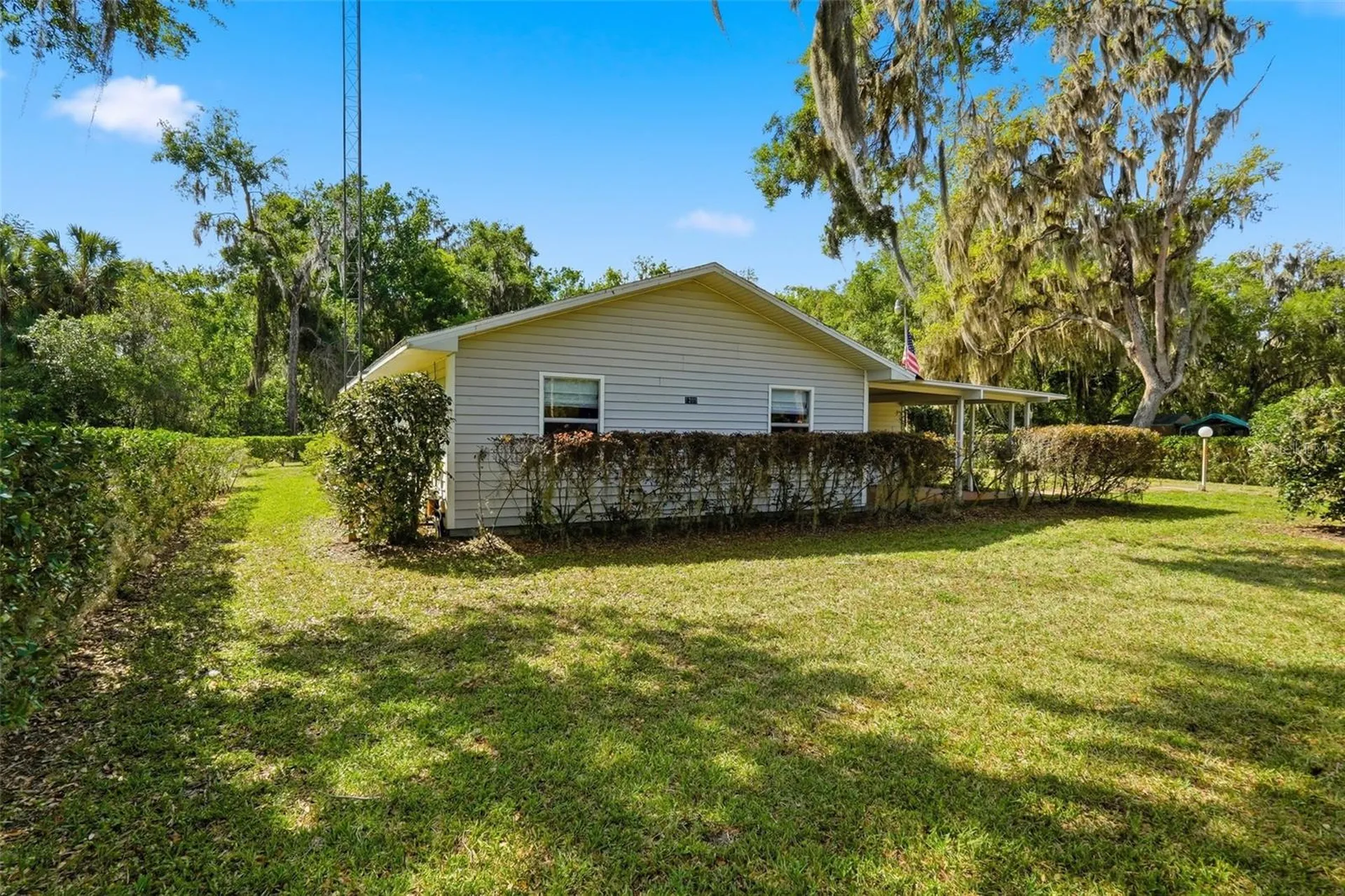 1289 Cr 436 Lake Panasoffkee FL 33538