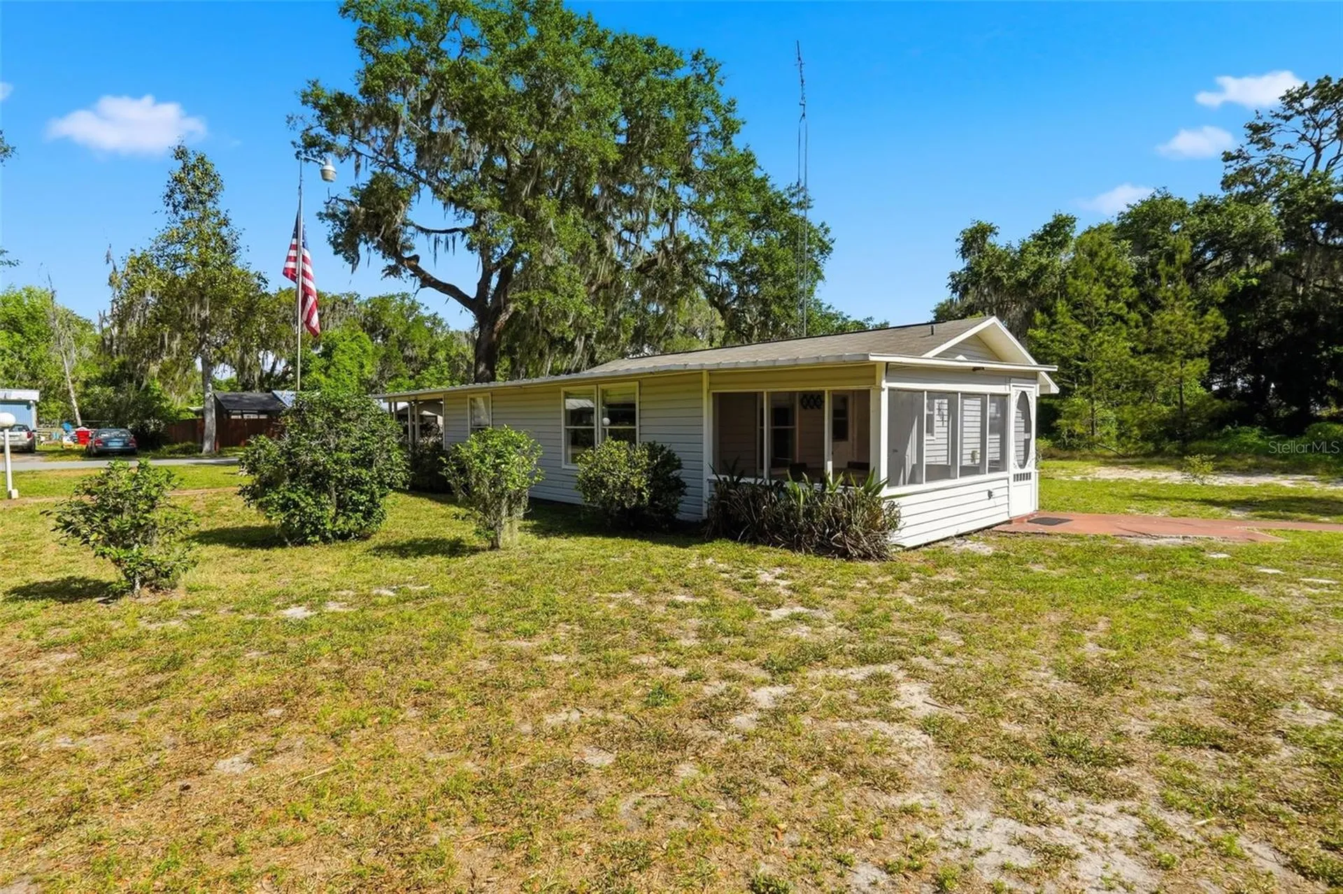 1289 Cr 436 Lake Panasoffkee FL 33538