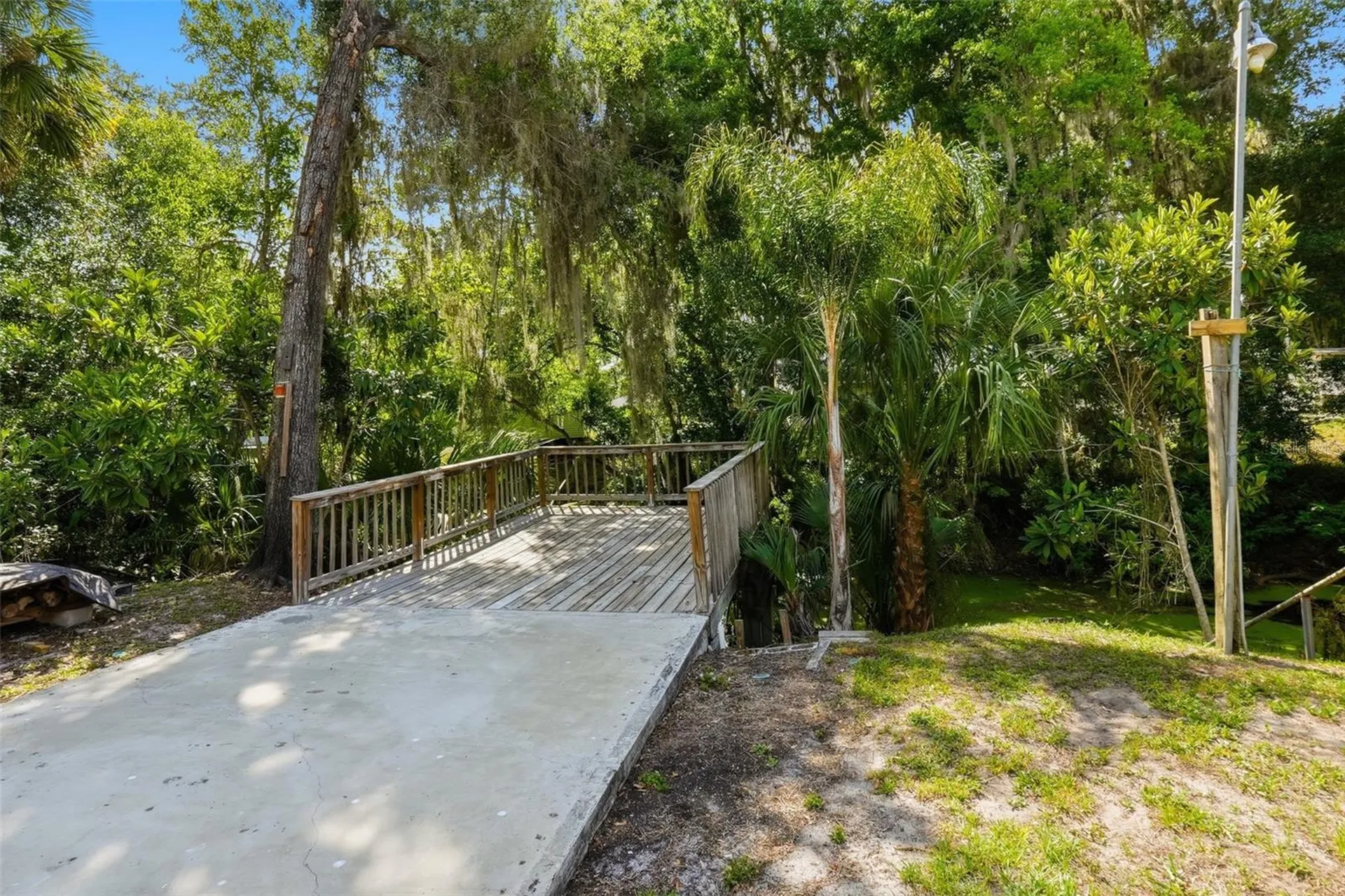 1289 Cr 436 Lake Panasoffkee FL 33538