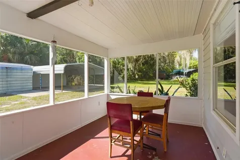 1289 Cr 436 Lake Panasoffkee FL 33538