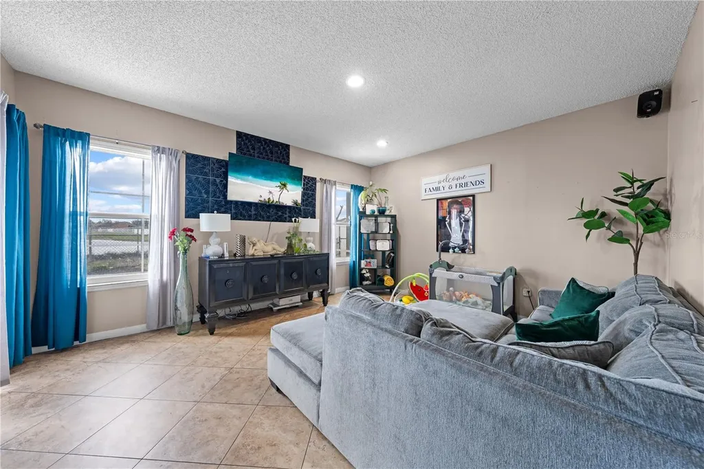 442 Tamarind Parke Lane Kissimmee FL 34758