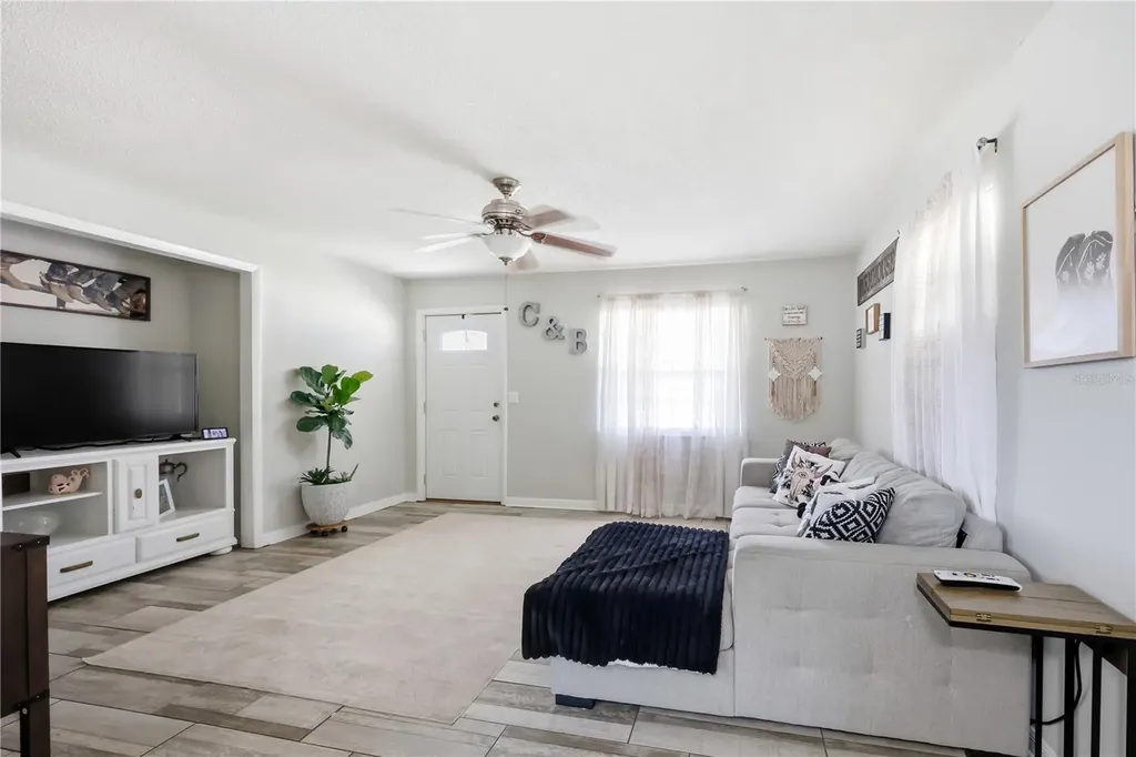 786 E Warren Avenue Longwood FL 32750