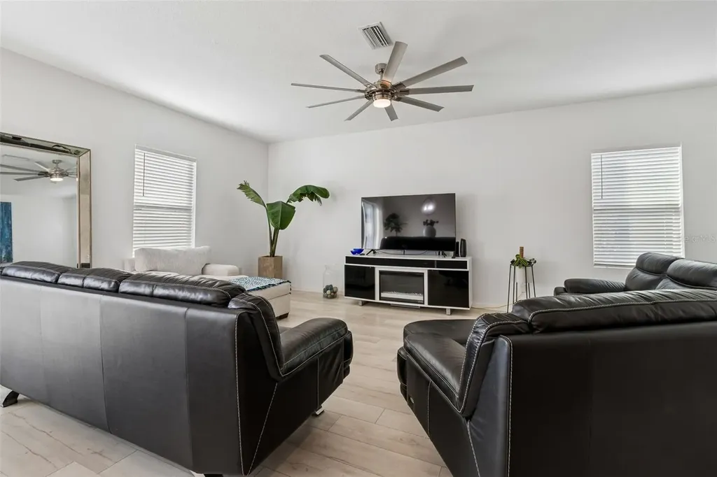 705 Garden Oaks Square Seffner FL 33584