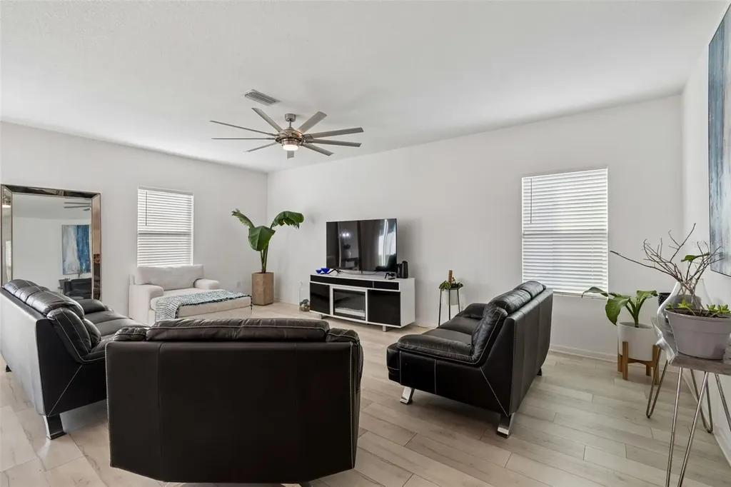 705 Garden Oaks Square Seffner FL 33584