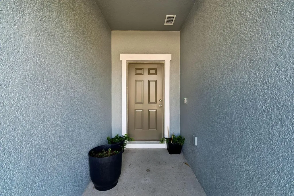 705 Garden Oaks Square Seffner FL 33584