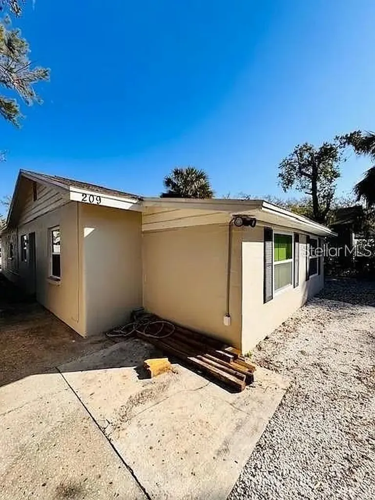 209 W Emily Street Tampa FL 33603