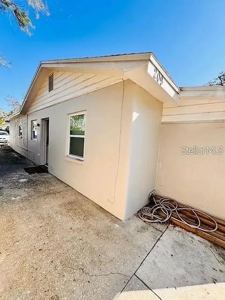209 W Emily Street Tampa FL 33603
