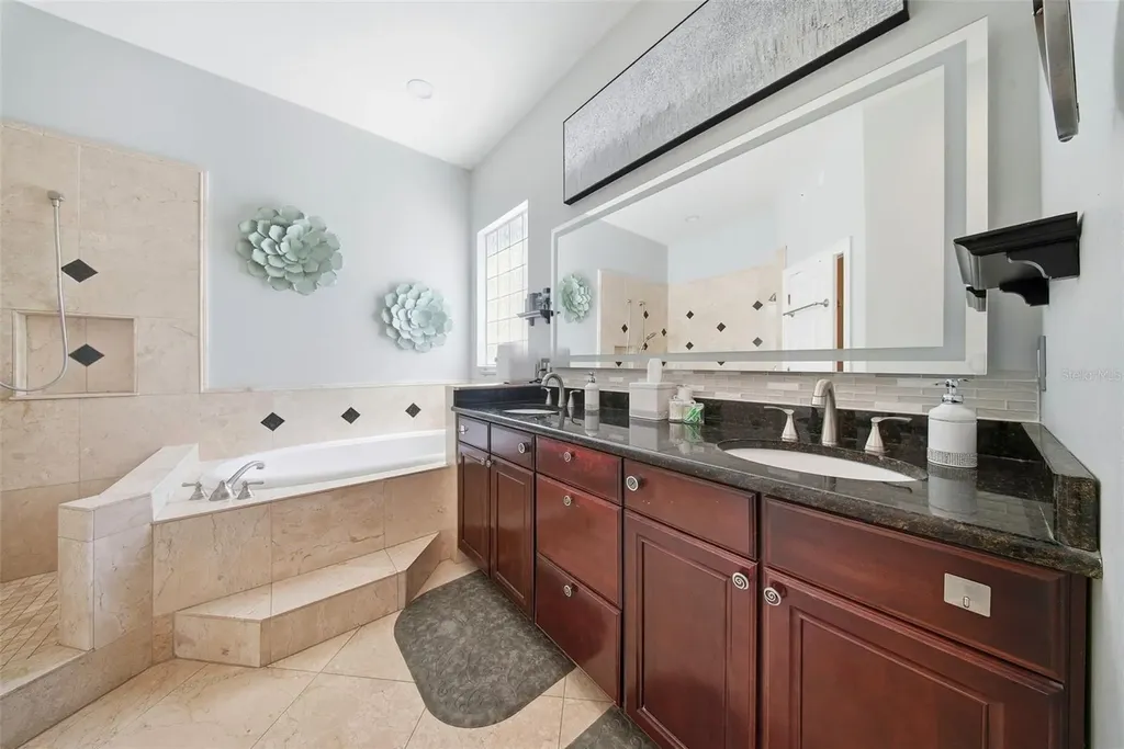 234 36th Avenue NE St Petersburg FL 33704