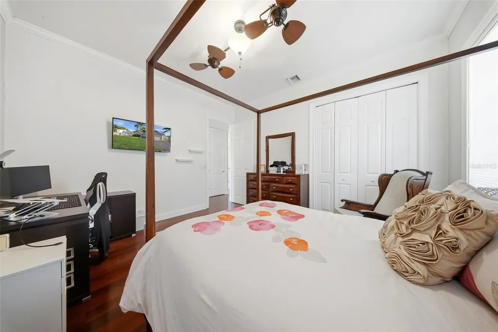234 36th Avenue NE St Petersburg FL 33704