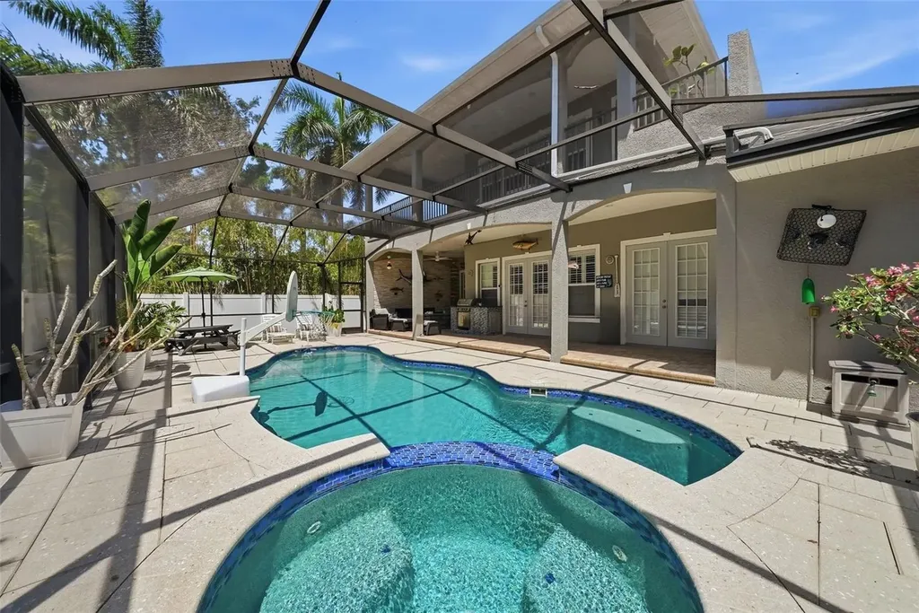 234 36th Avenue NE St Petersburg FL 33704