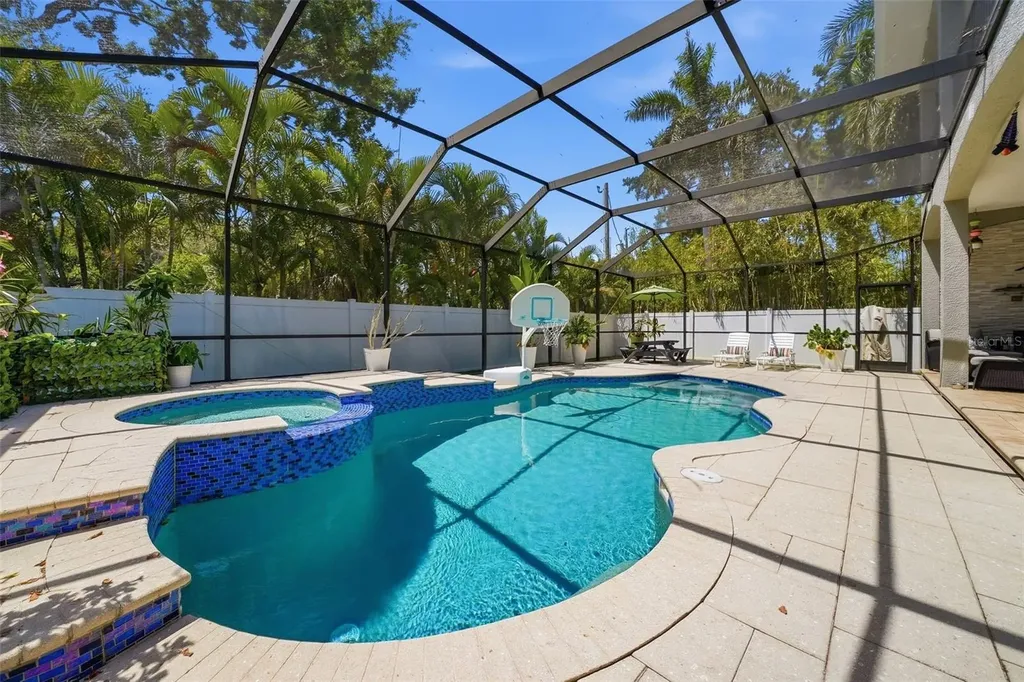 234 36th Avenue NE St Petersburg FL 33704