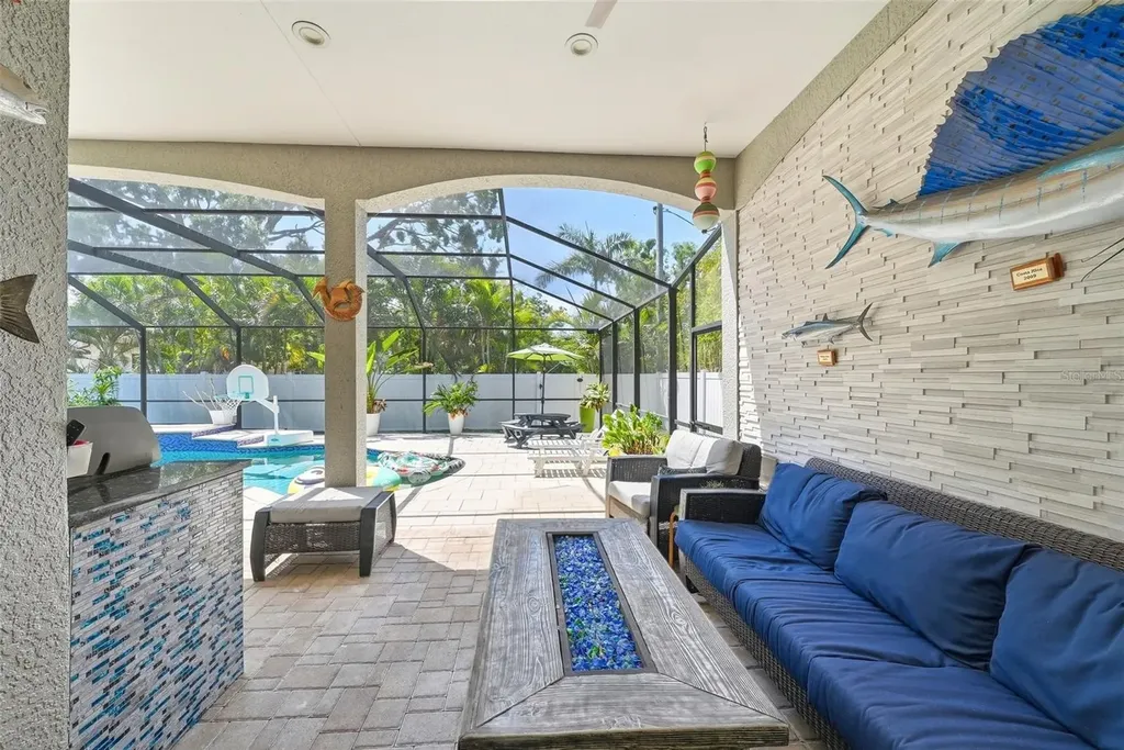 234 36th Avenue NE St Petersburg FL 33704