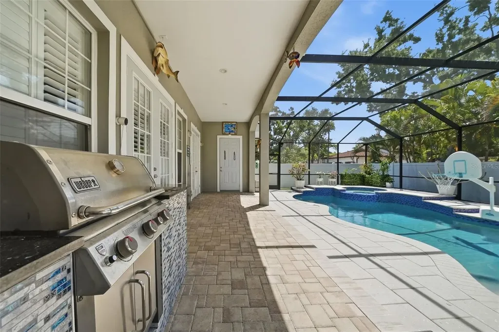 234 36th Avenue NE St Petersburg FL 33704