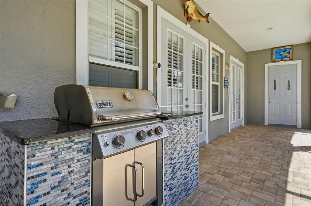 234 36th Avenue NE St Petersburg FL 33704