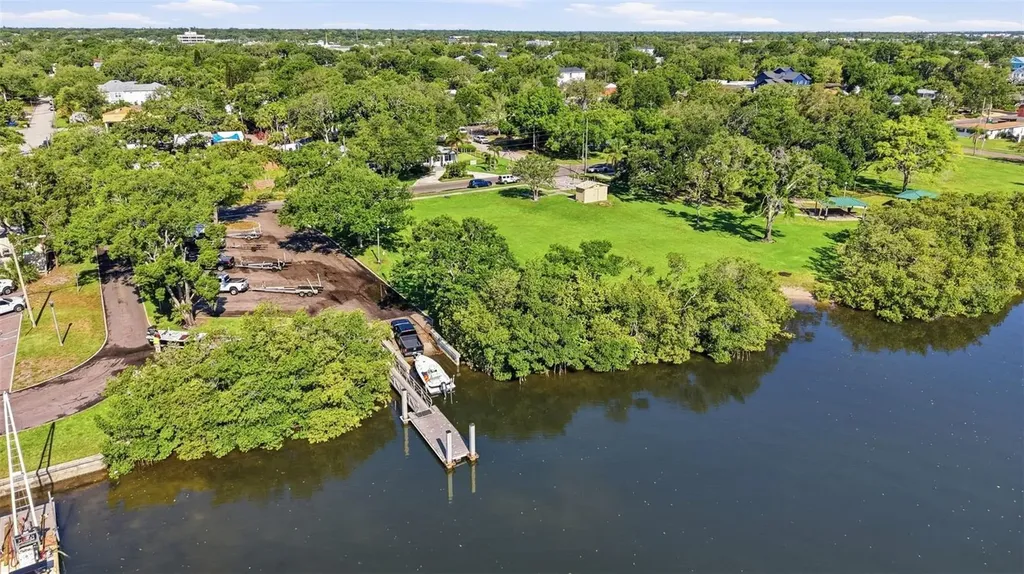 234 36th Avenue NE St Petersburg FL 33704