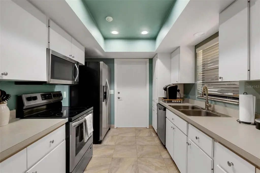 3656 Oak Grove Drive Sarasota FL 34243