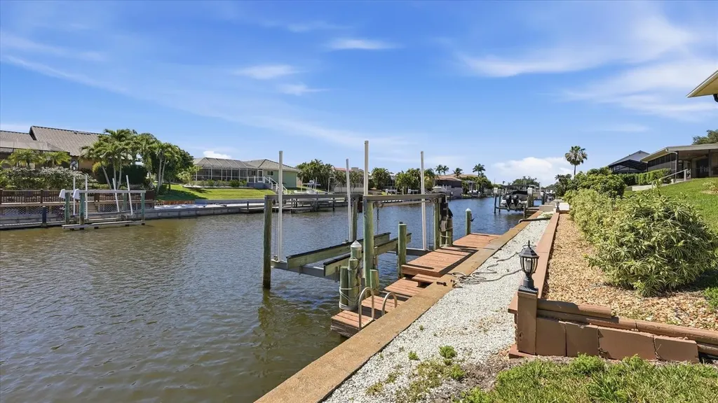 324 Oakwood Circle Englewood FL 34223